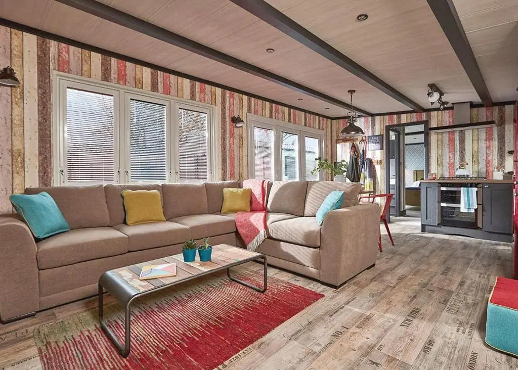 A HOME AWAY HOT TUB RETREAT AT Tattershall lakes country park