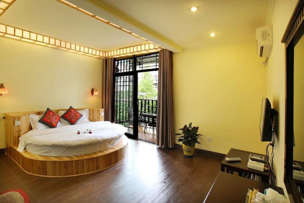 Warm Cloud Mountain Residence Hotel (Yangshuo West Street Branch)