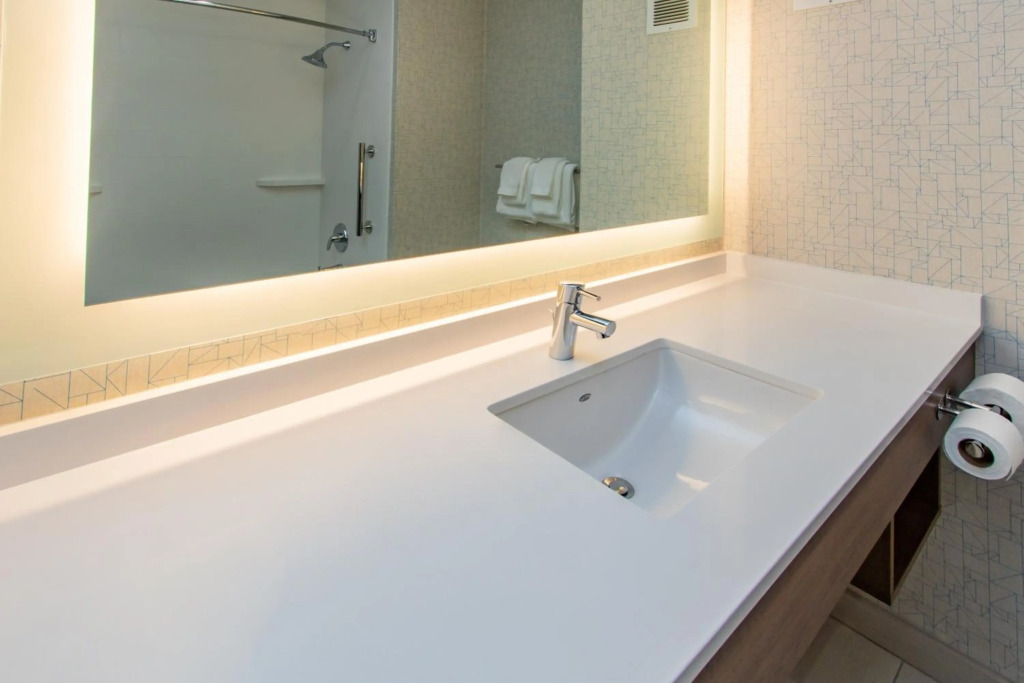 Holiday Inn Express Hotel & Suites Roseville - Galleria Area by IHG
