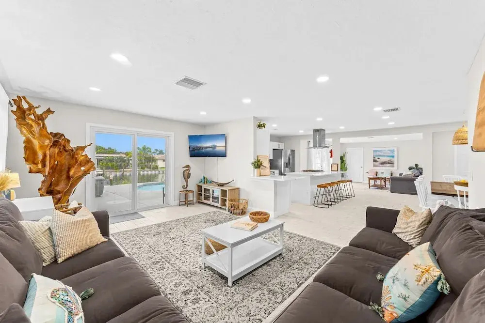 368 Carmine Dr