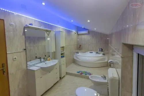 Apartments Lores
