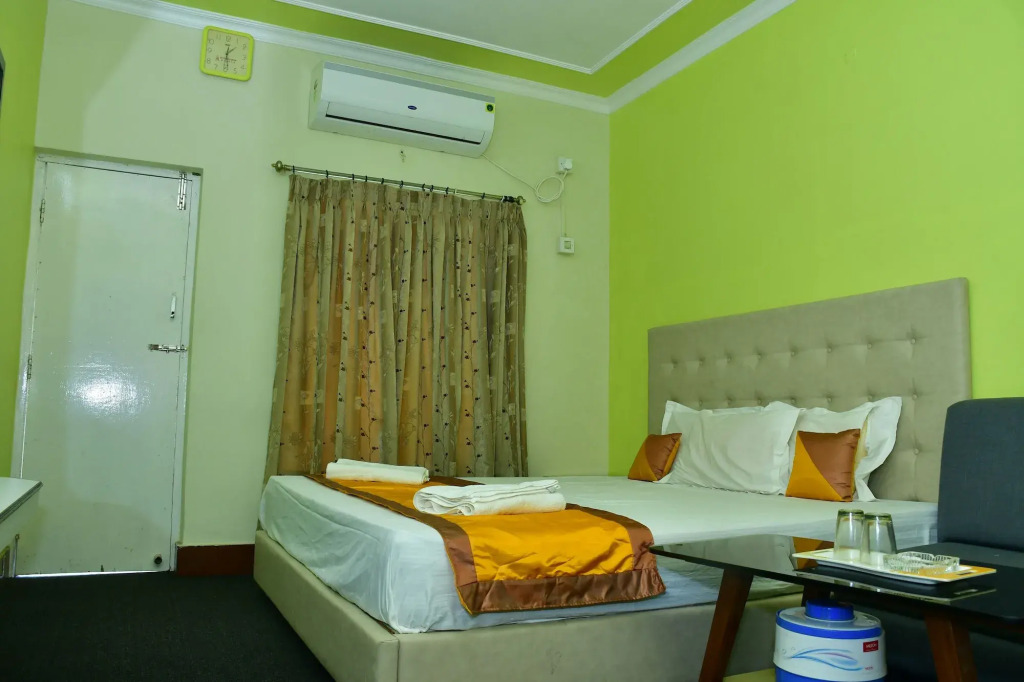 Hotel Dolphin