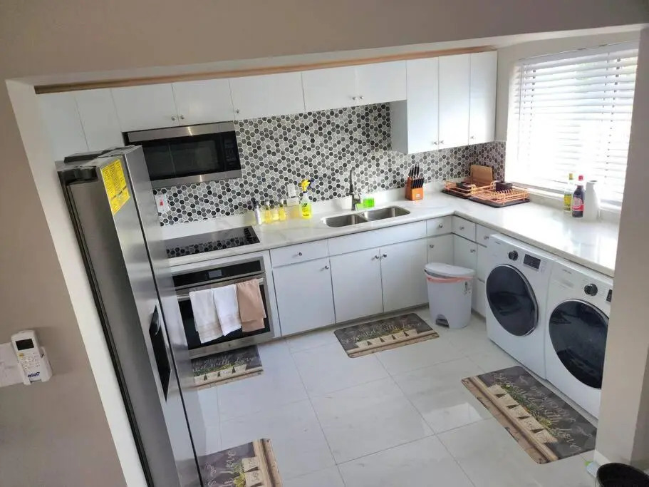 Modern Luxury 2-bedroom 2.5-bathroom townhouse