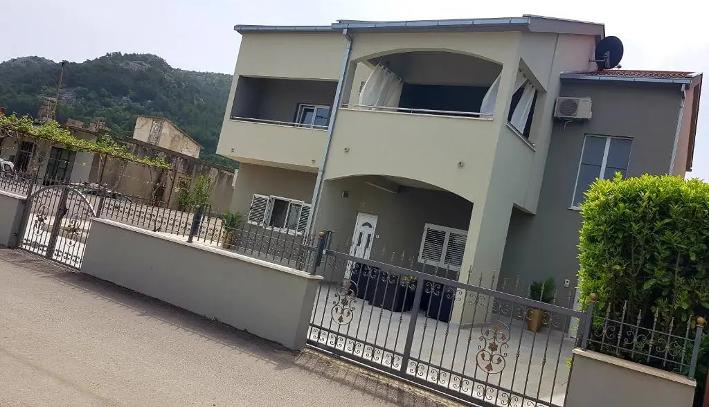 Rafael Apartment