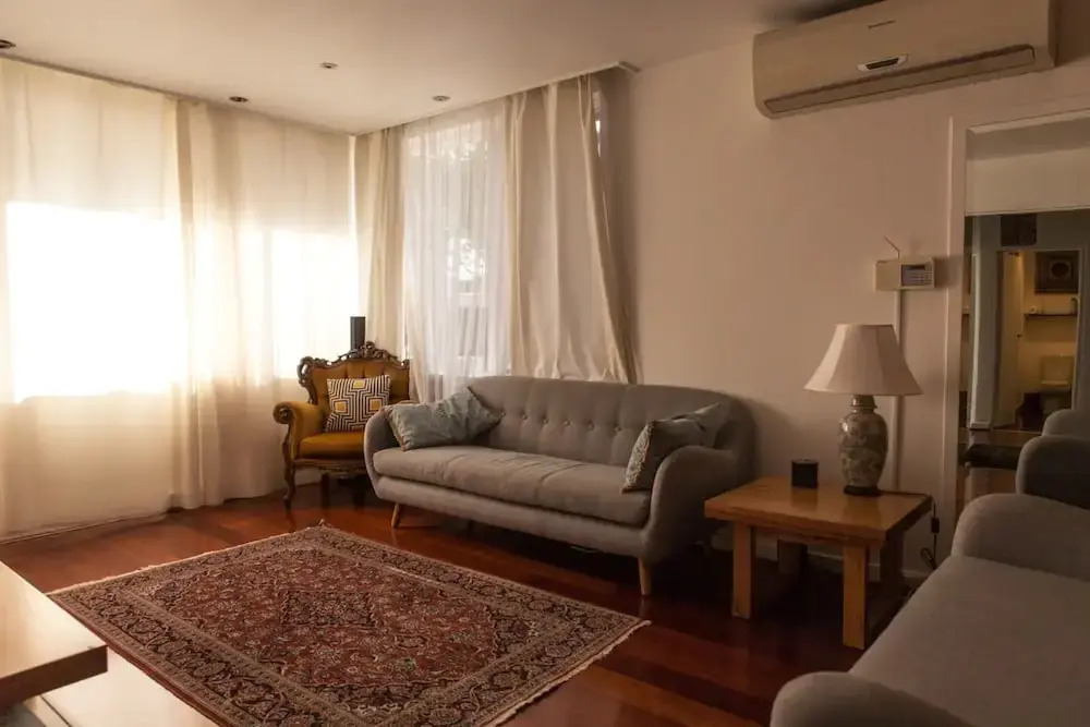 Bright And Spacious 2 Bedroom Apartment In Windsor