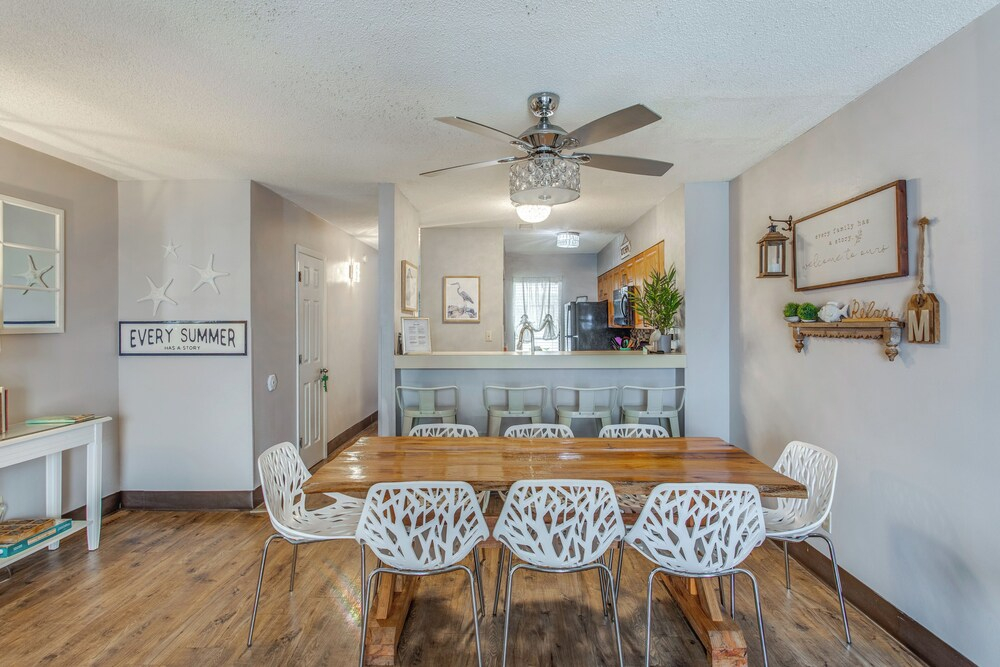 Steps to Ocean: Convenient Myrtle Beach Townhome!