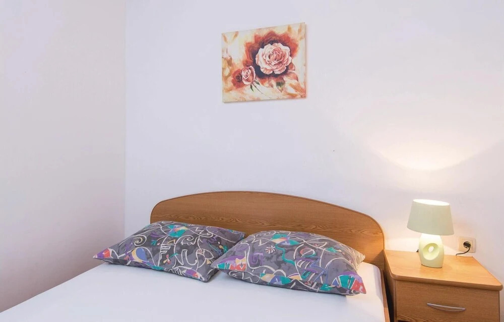 Nice Apartment in Kuciste-perna With 1 Bedrooms and Wifi