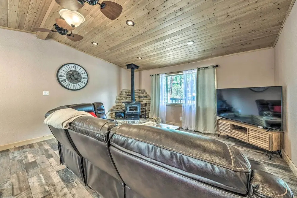 Sleepy Bear Cabin in Ruidoso: Deck & Yard Games!