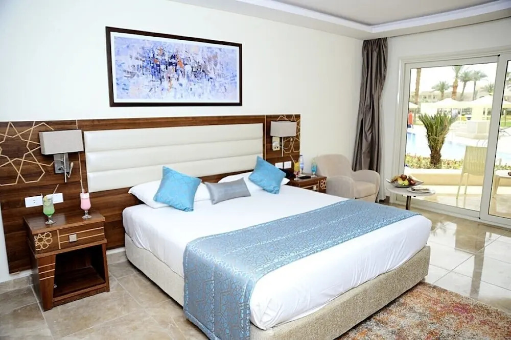 Beach albatros resort Azrak VIP Package