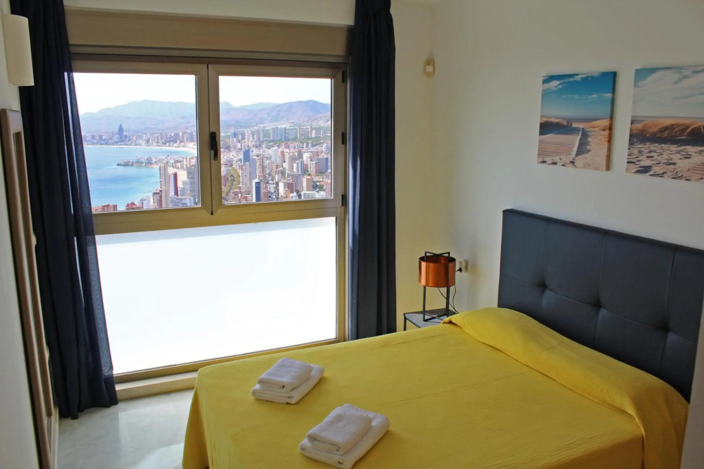 Two bedroom apartment with sea views - Floor 33