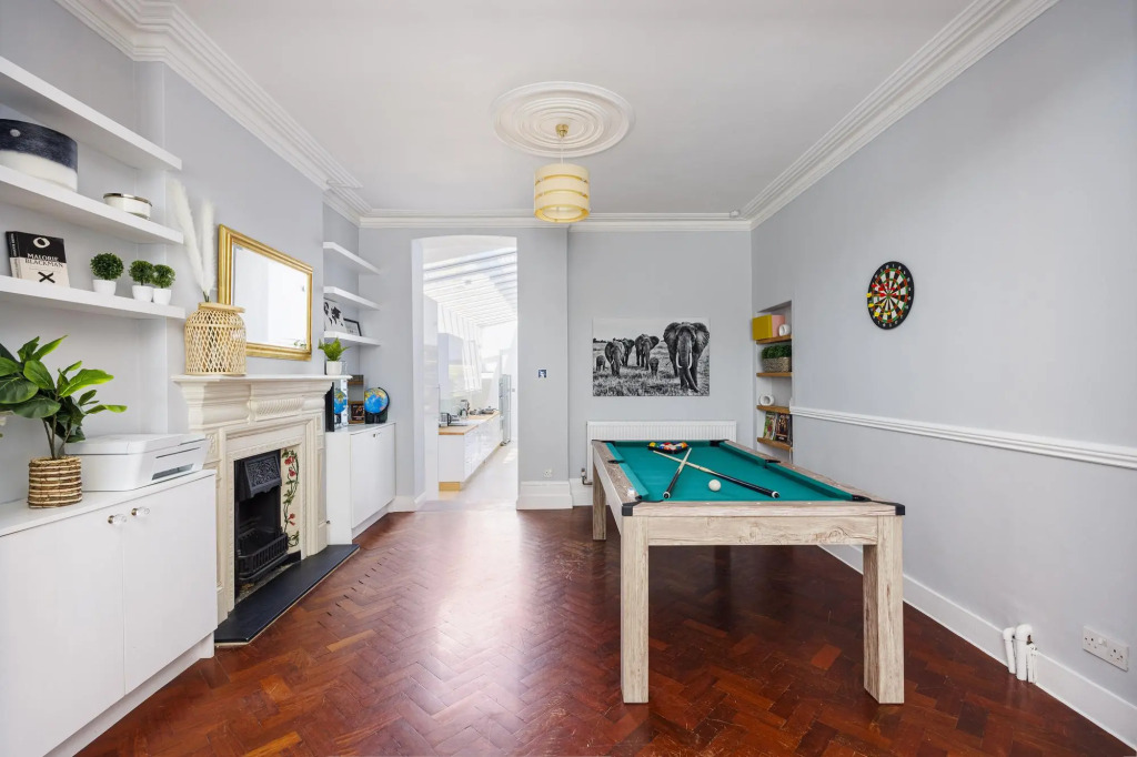London House Sleeps 12 Free Parking Wifi
