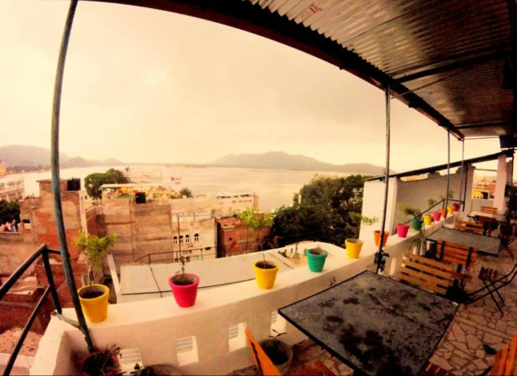 The Hostel Crown