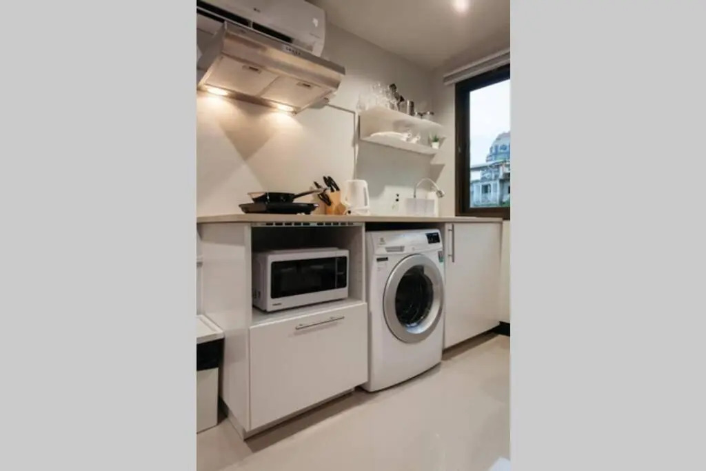 S3 Silom26 · S3 Silom central, large room, full kitchen, WIFI,