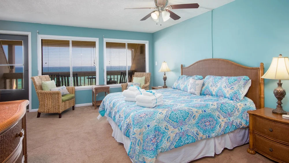 Put Some Vitamin Sea in Your Vacation! Gulf Front Town Home - Quiet West End