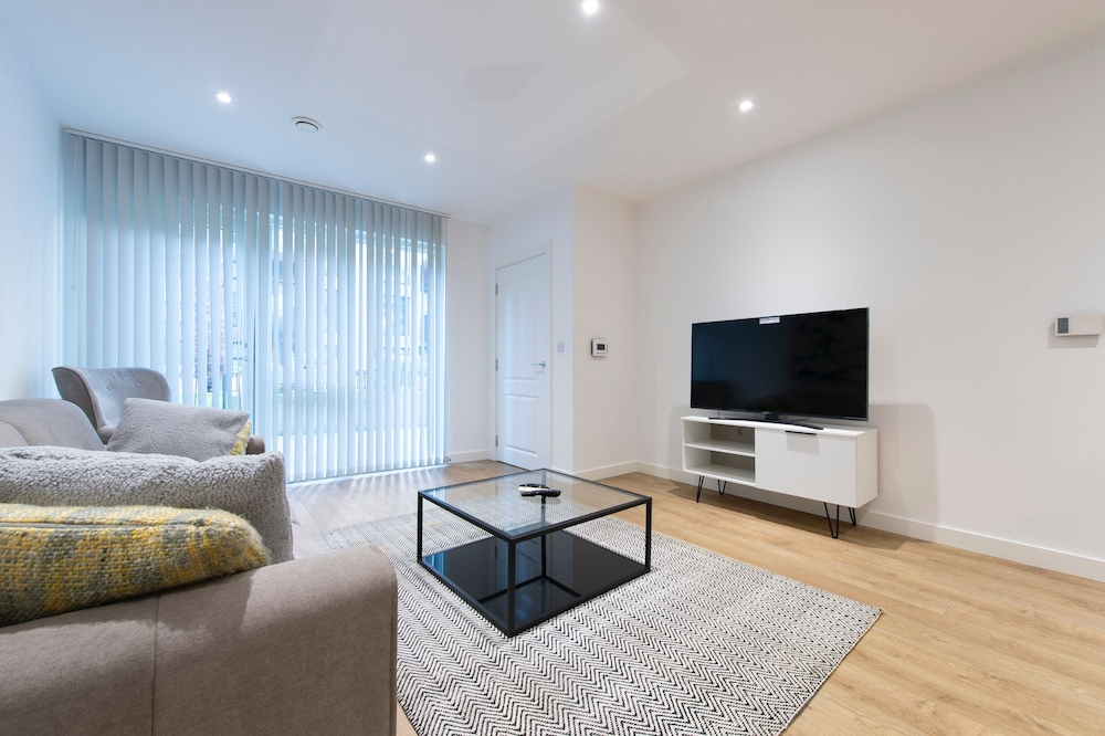 Stunning Luxury Stratford London 2 Bed Apartment