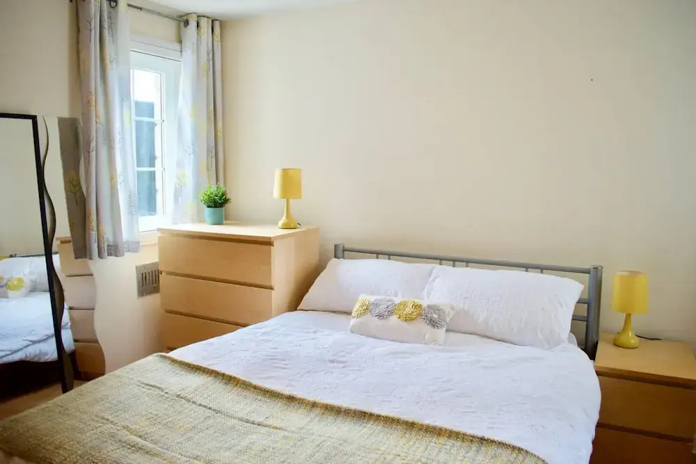 Spacious 3 Bed Apartment in Central Location