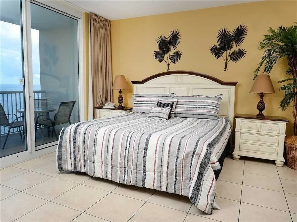 Majestic 1708 West Tower I - Studio Condo