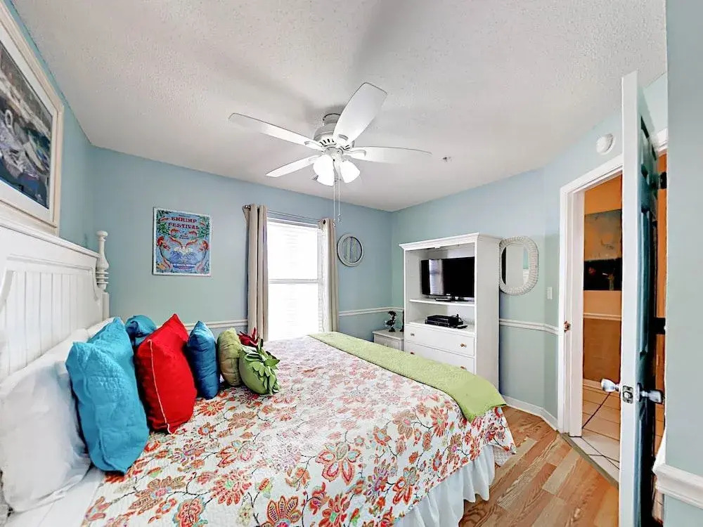 Gulf Shores Condo w/ Pool, Hot Tub - 1 Br condo by RedAwning