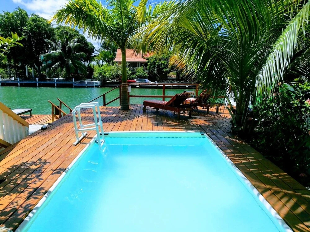 Dolce Cabana Waterfront Suites