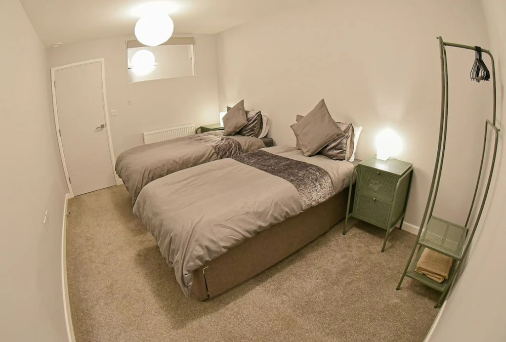Spacious 6-bedroom Property With Ensuite Perfect for Groups
