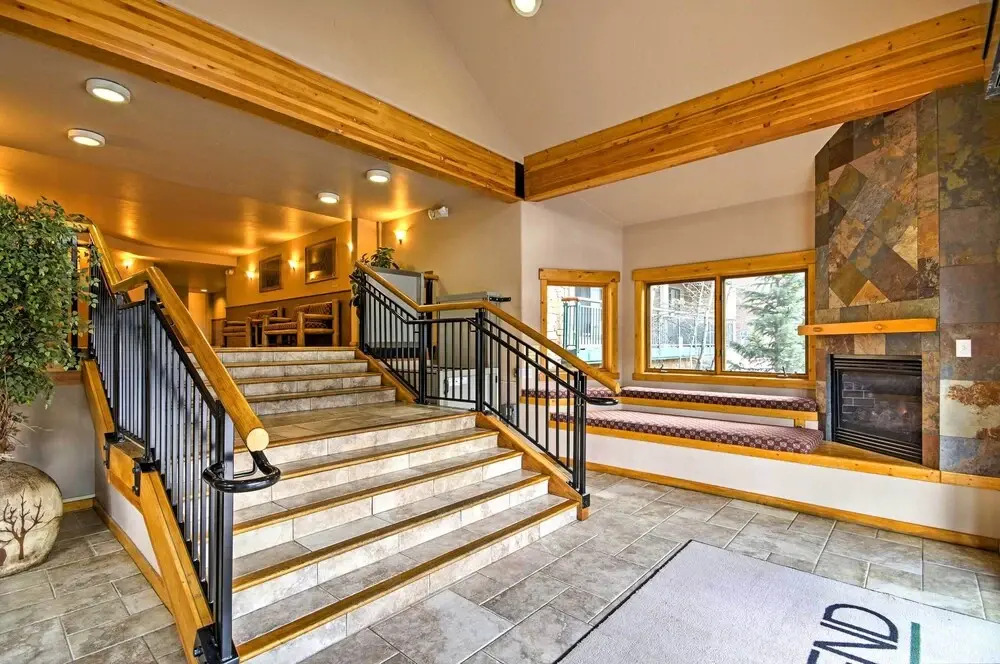 Economical 1 bedroom ski in/out condo just blocks from Main Street sleeps 4