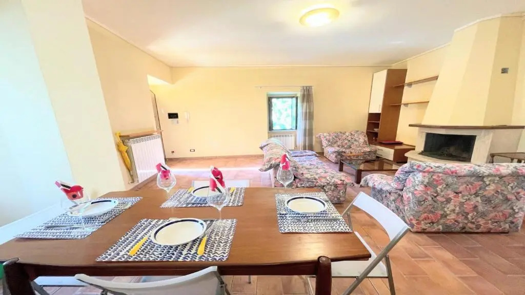 Spoleto Detached Villa Centrally Located - car Unnecessary - Wifi - Sleeps 10