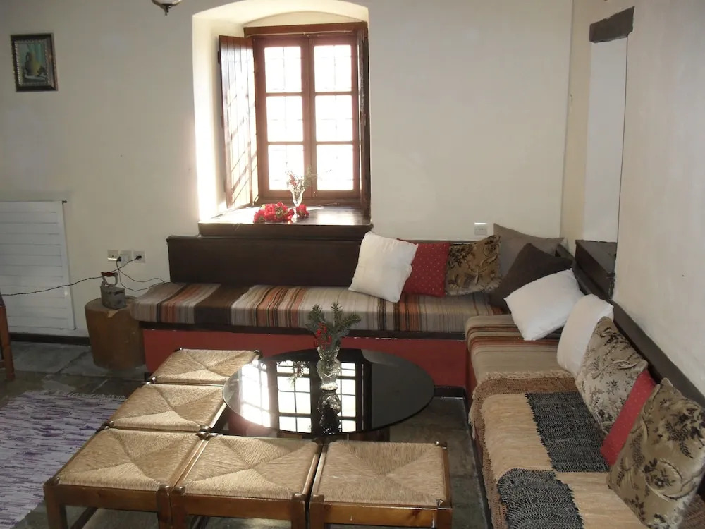 Traditional Guest Home Dimou