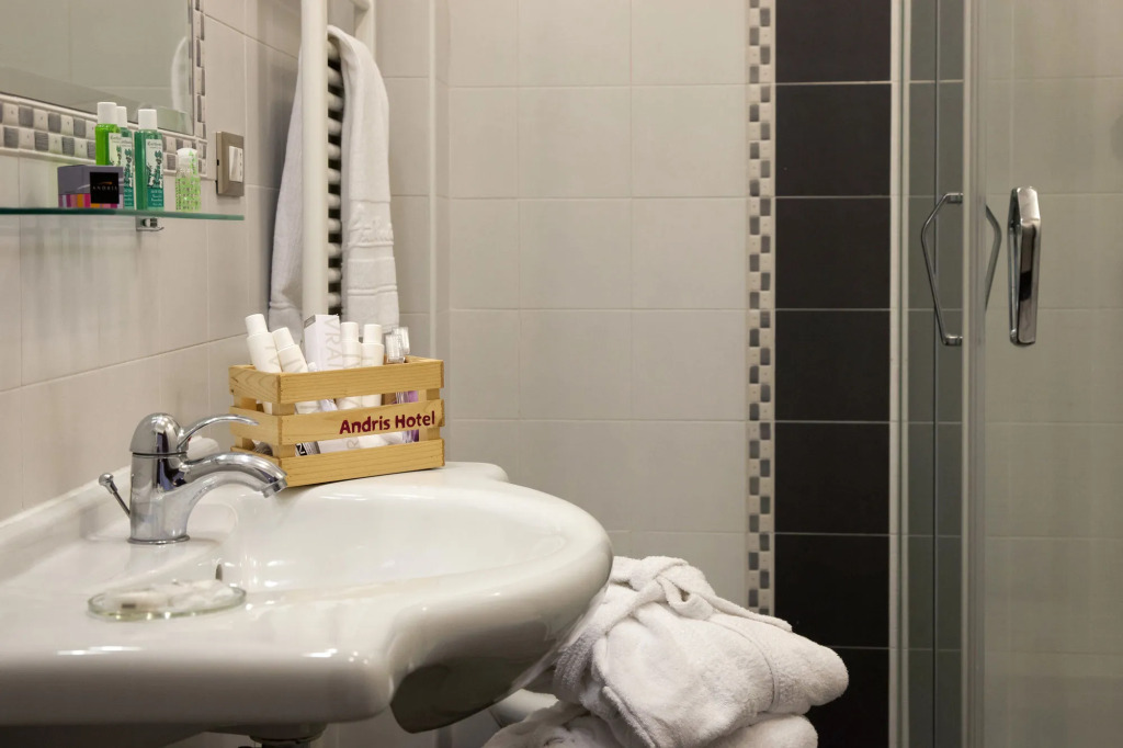 Andris Hotel