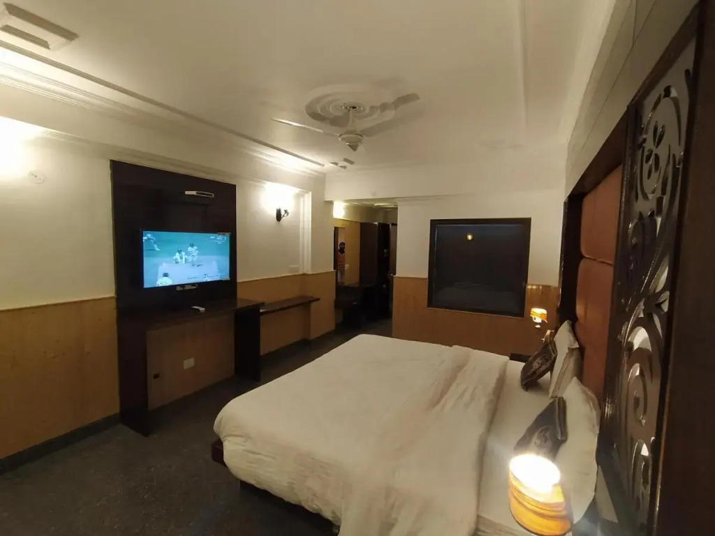 Hotel Atithi, Near Yes Bank, Mall Road, Mussoorie