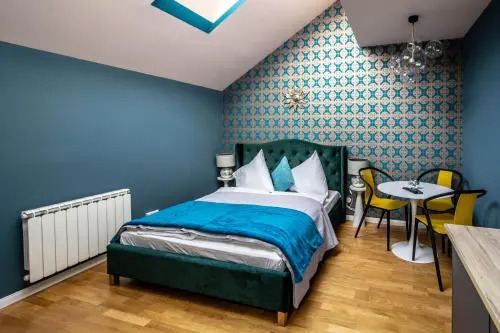 Bourgeois Apartment in Cultural Heritage Building by Ruterra