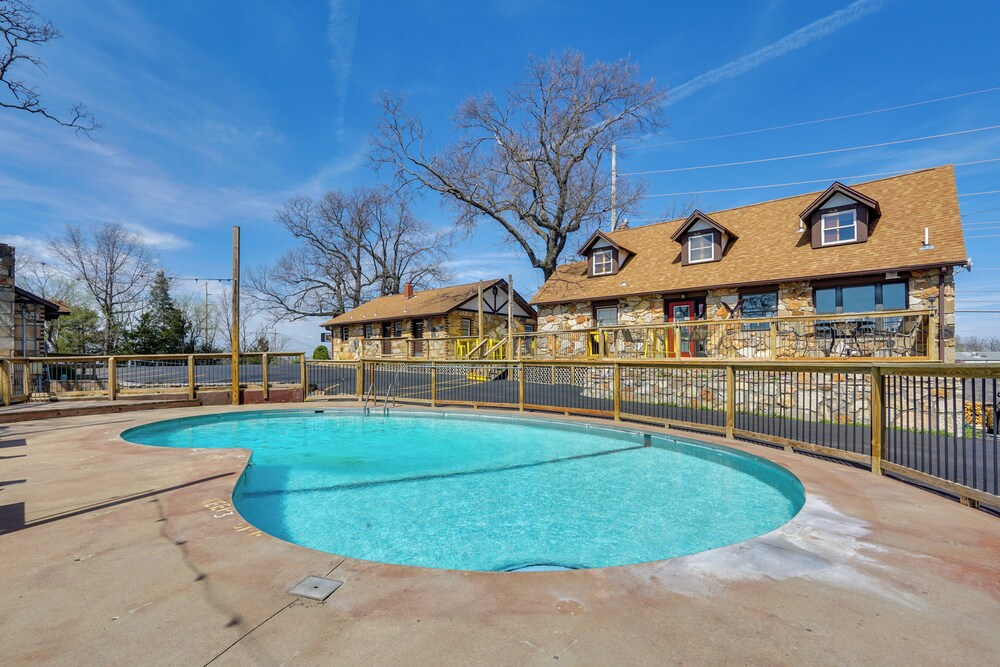 Explore the Bagnell Strip! Studio w/ Pool Access
