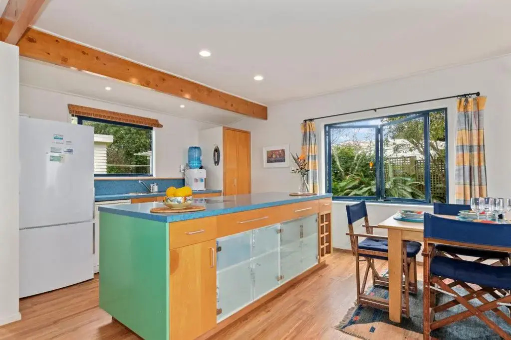 Taste Of Paradise with WiFi!- Mangawhai Heads Home