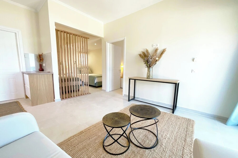 Beachfront 4-bed Luxury Suite - Agios Gordios Corfu Greece