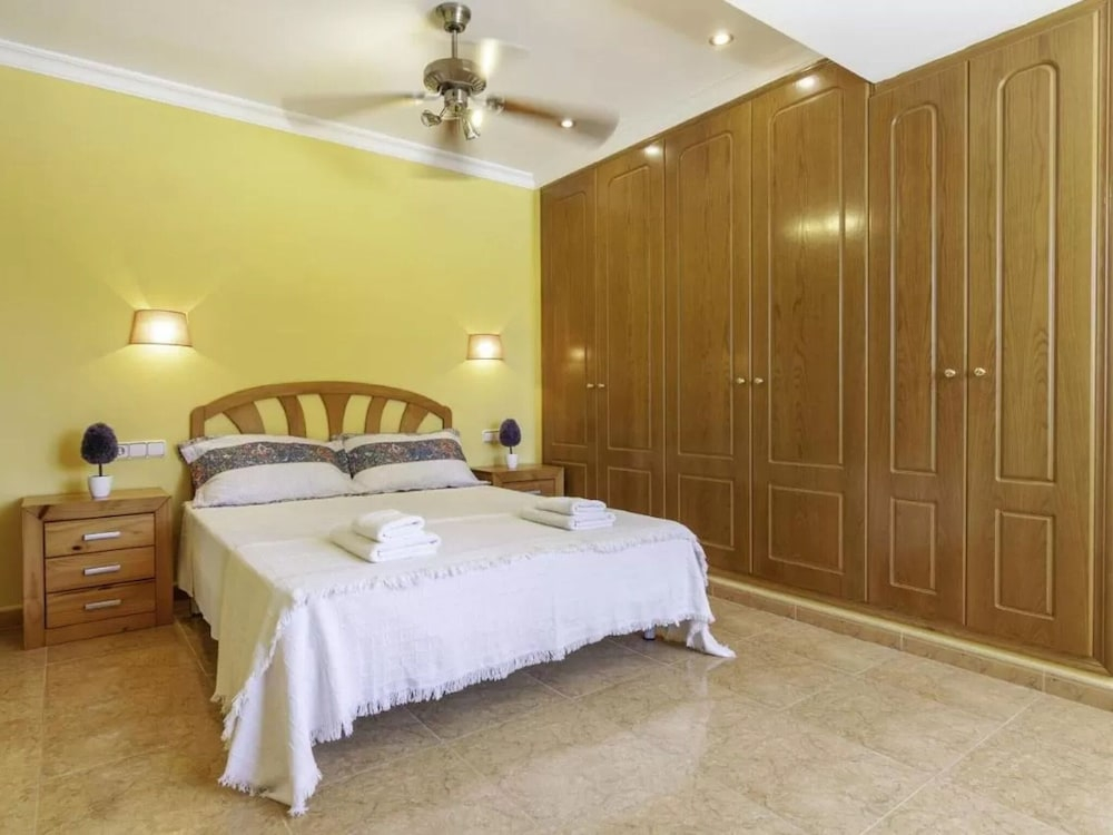 Charming Holiday Home in Calpe With Barbeque