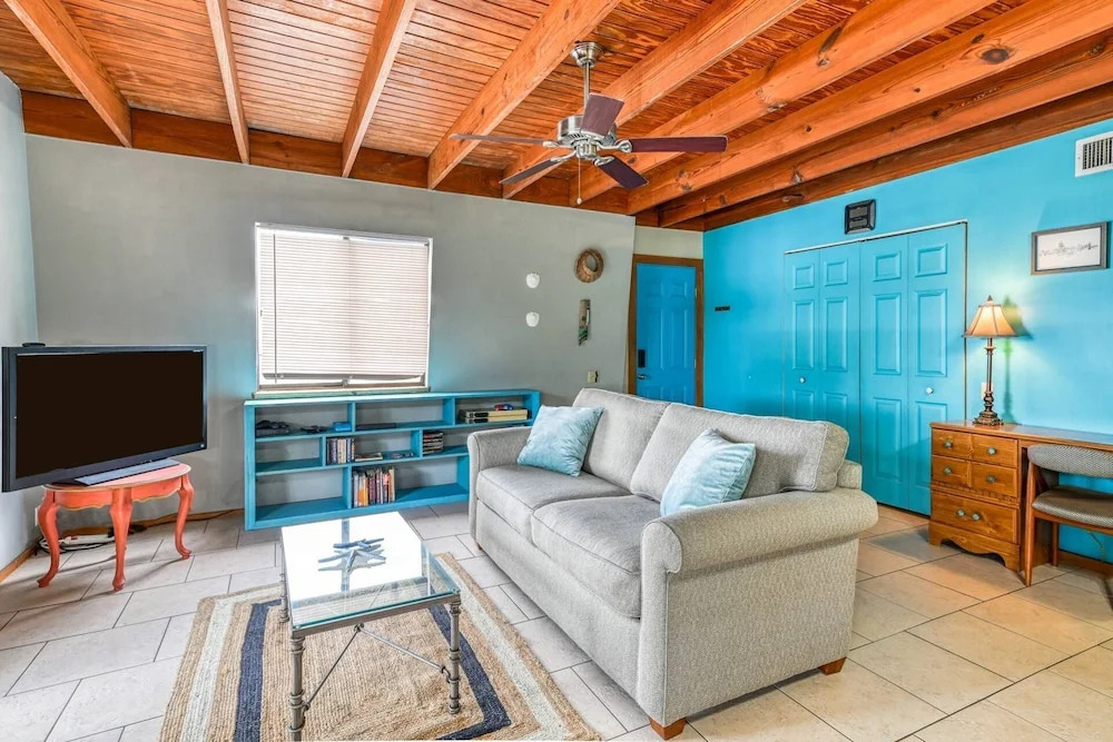 Endless Summer on B Street - Unit B