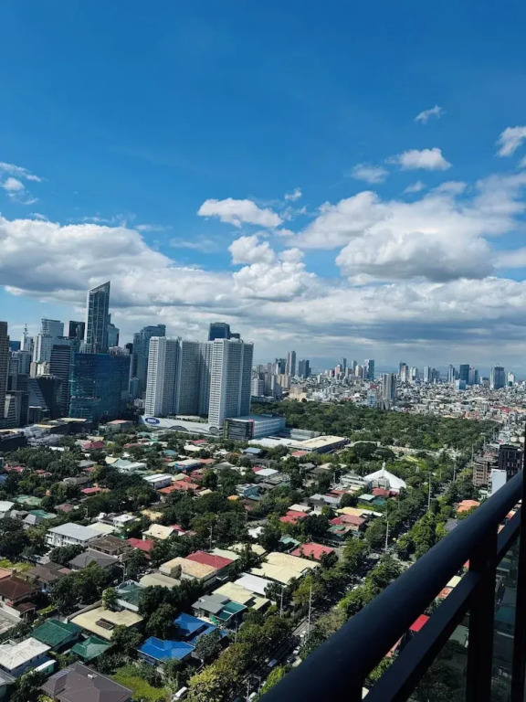 2 bedroom with 2 Balconies Skyline View