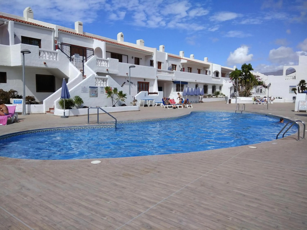 Los Cristianos studio, modern, spacious, pool,WiFi