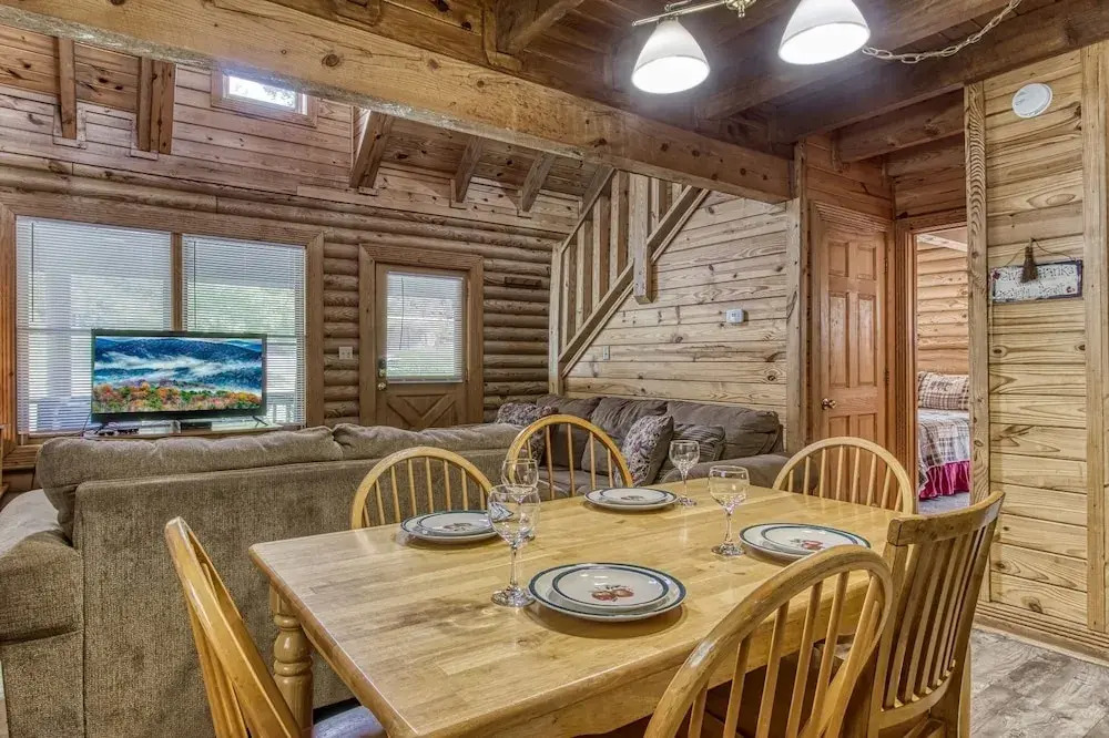 Er33 Ganma's Getaway Great Location, close To Town 4 Bedroom Cabin by RedAwning