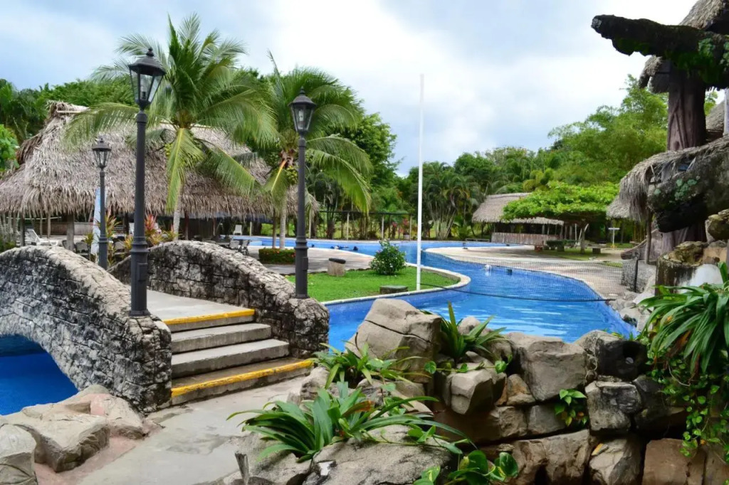 Amatique Bay Hotel