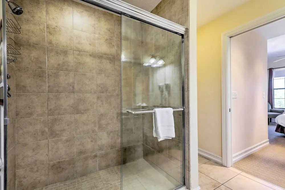 Upscale Unit in Private Golf Resort w/ Pool!