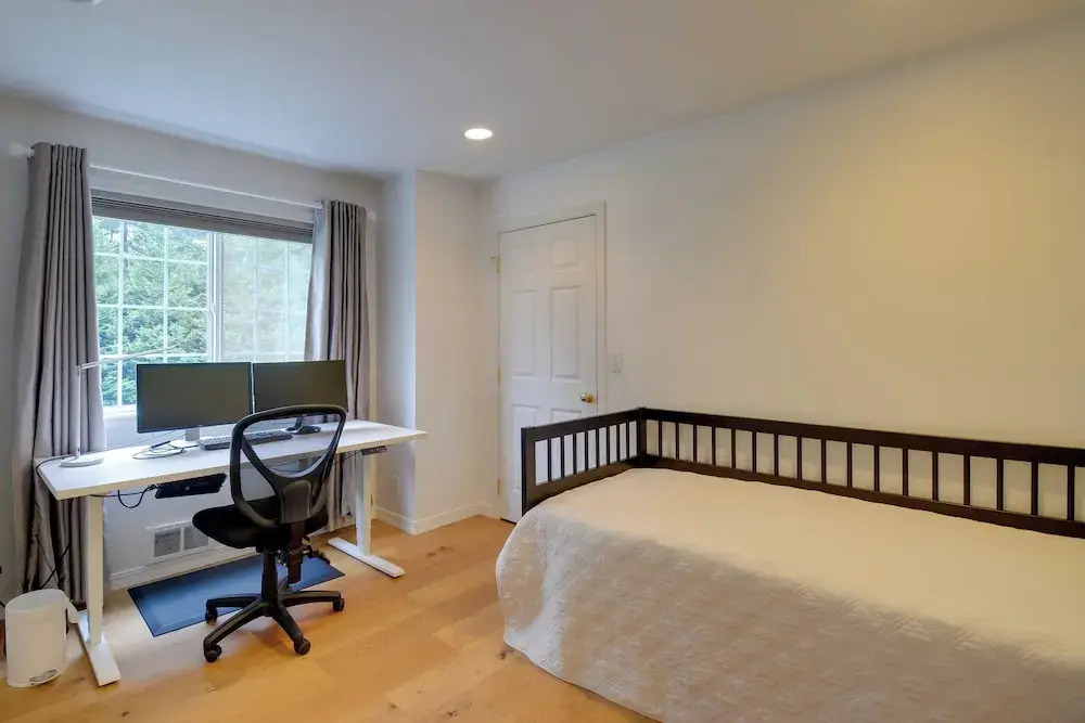 Central 4-Acre Cottage w/ Deck: Walk to Bay