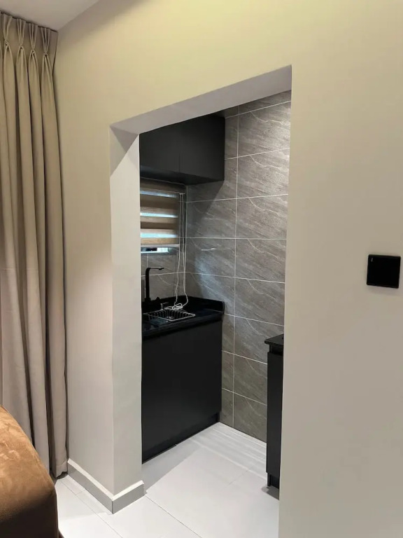 Greyfield Apartment Annex