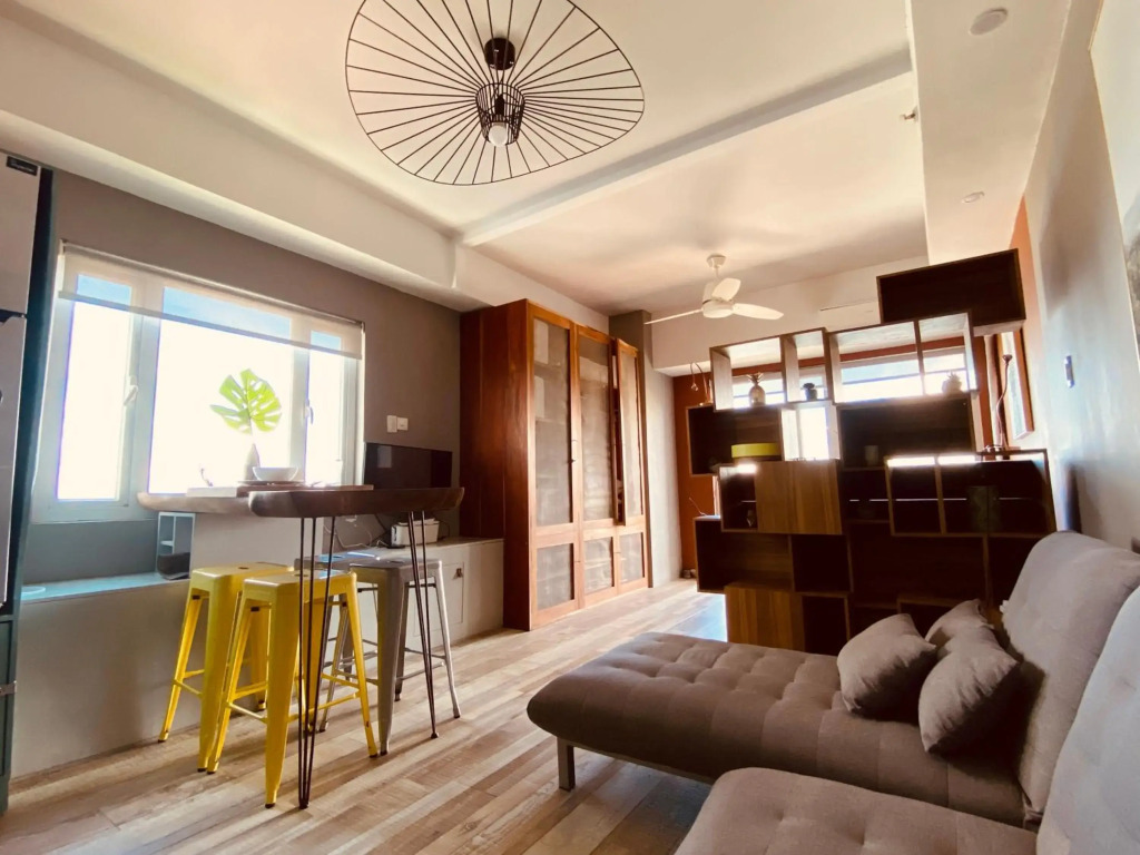 Wind Residence Designer appt overlooking Taal lake