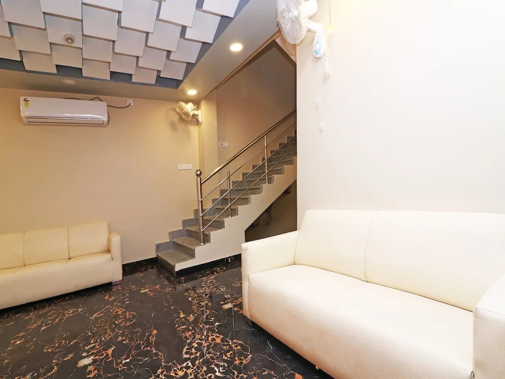 OYO 13579 Hotel Royal Crowne