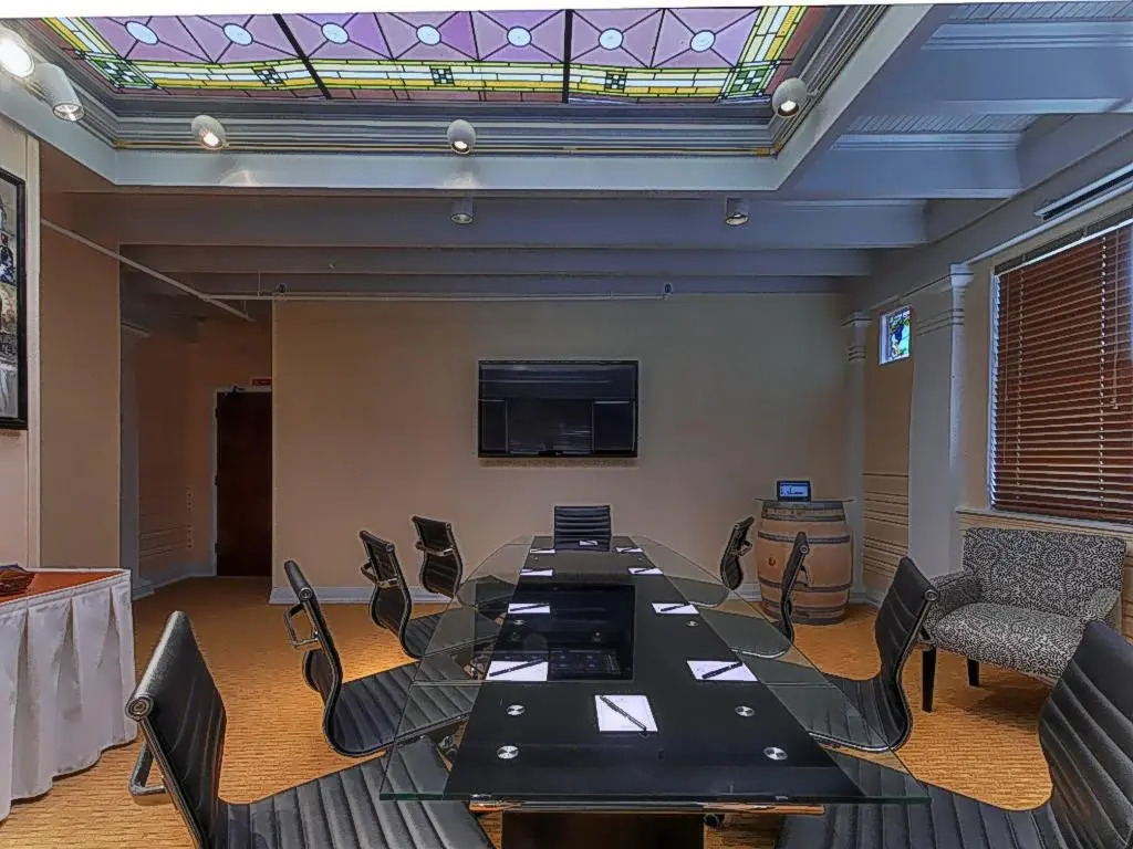 Executive Hotel Vintage Court