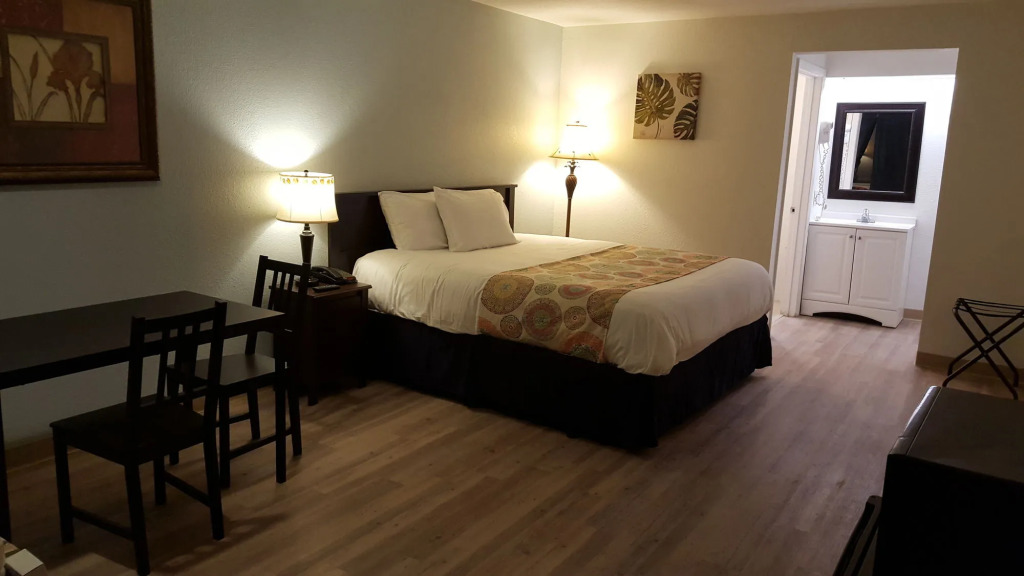 Tricove Inn & Suites