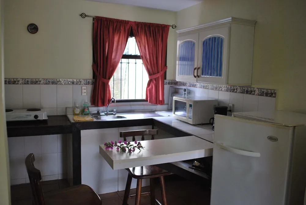 Dos Palmas Studio Apartments