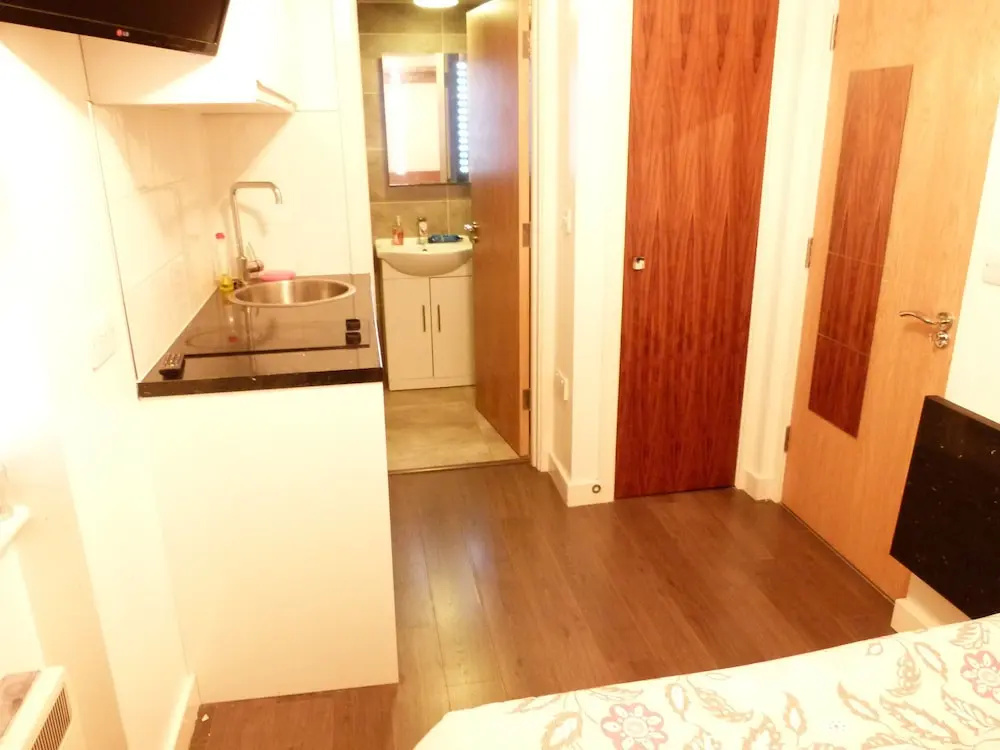 SS Property Hub – City of London Studio Apartment 10