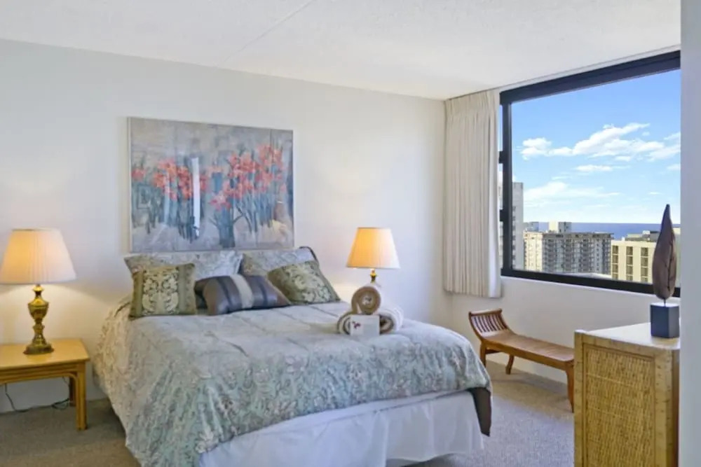 2-2504 Waikiki Banyan