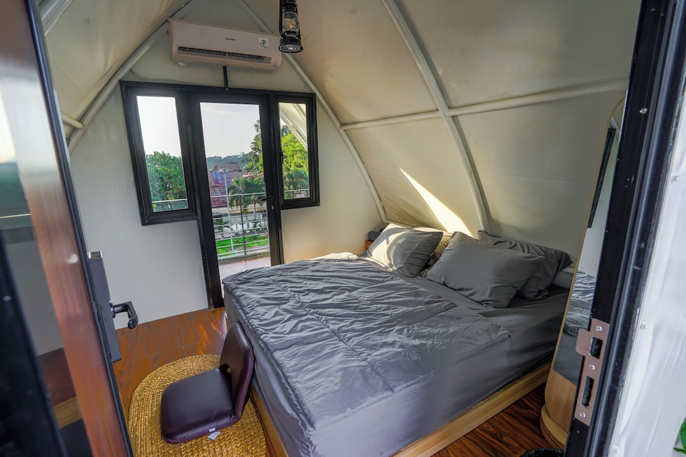 Hebe Hotel, Hostel & Hospitality Network